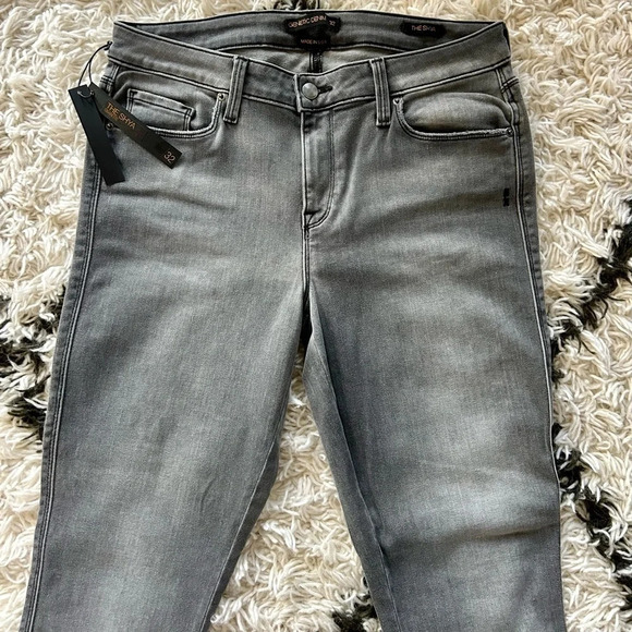 Genetic Denim | Shya Mid Rise Skinny Jeans in Washed Grey - Picture 4 of 7